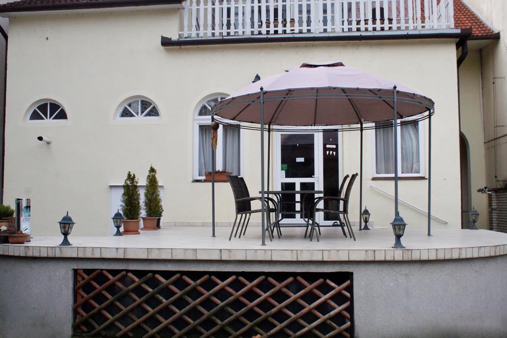 ホテルPalma Panzio Kaposvár エクステリア 写真